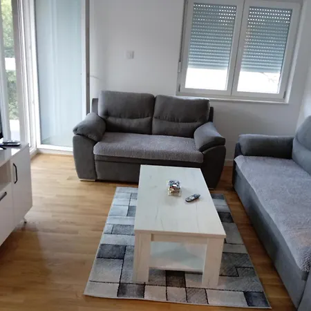 Apartman Teodora 2 *